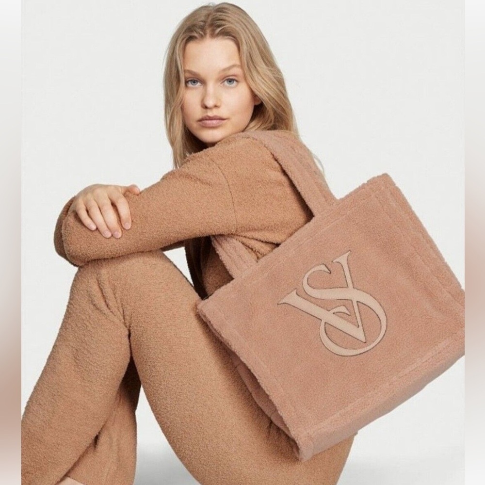 Victoria's Secret NWOT  PINK Warm Brown Cozy Plush Sherpa Snap Closure  Tote Bag